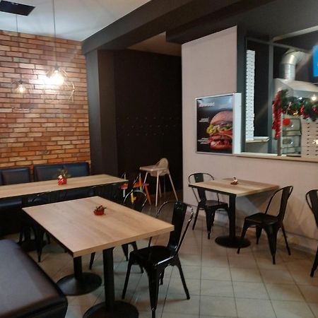 Pokoje Nad Pizzeria พอซนาน ภายนอก รูปภาพ